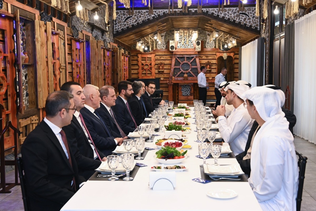 Джейхун Байрамов встретился с государственным министром ОАЭ