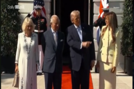 Трамп нарушил королевский протокол при встрече с Чарльзом III-ВИДЕО 