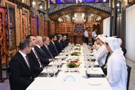 Джейхун Байрамов встретился с государственным министром ОАЭ