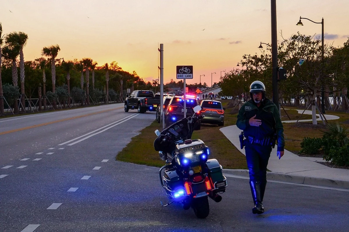 Во Флориде при беспорядках в парке развлечений пострадали двое полицейских