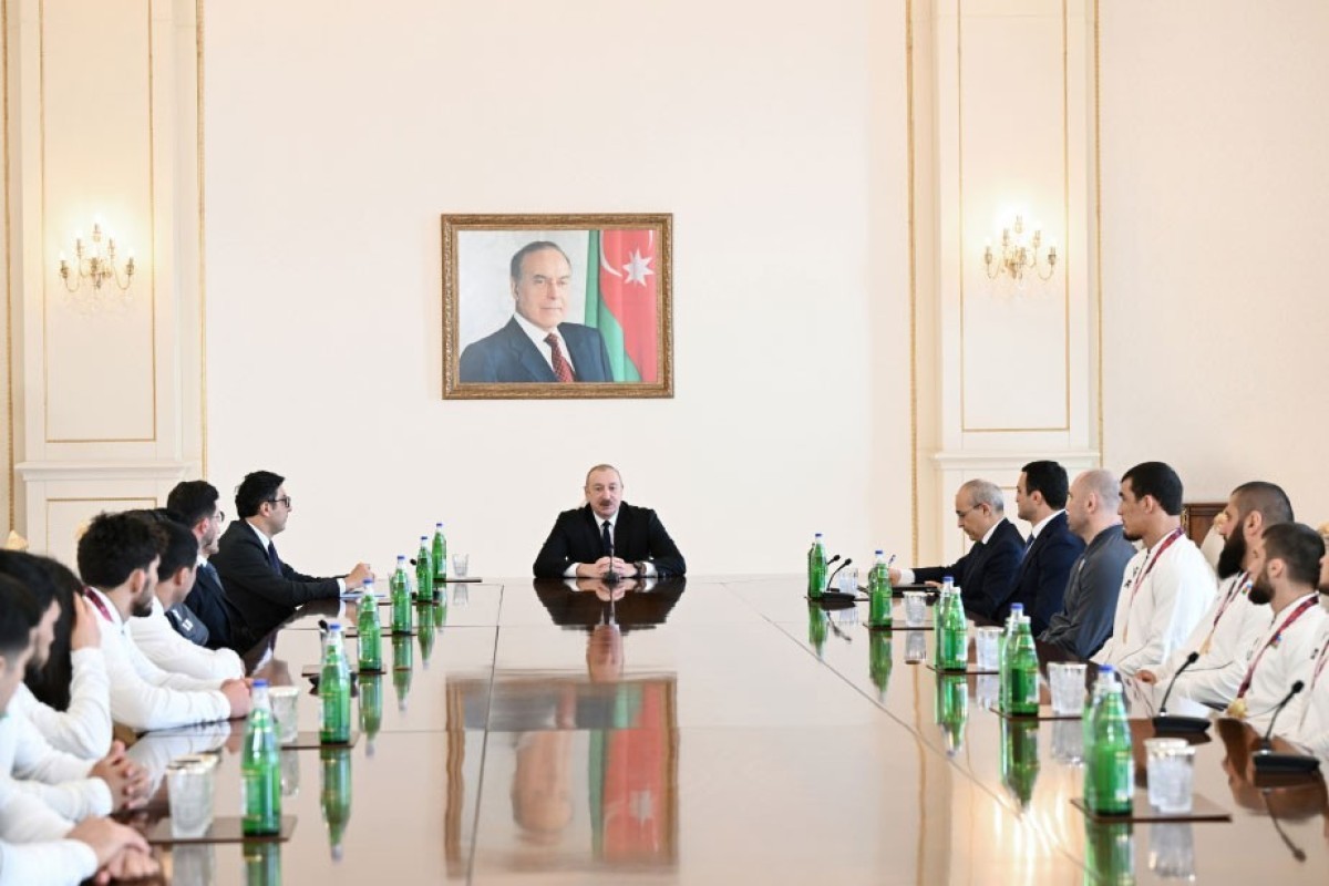 Ильхам Алиев встретился с чемпионами Европы по борьбе