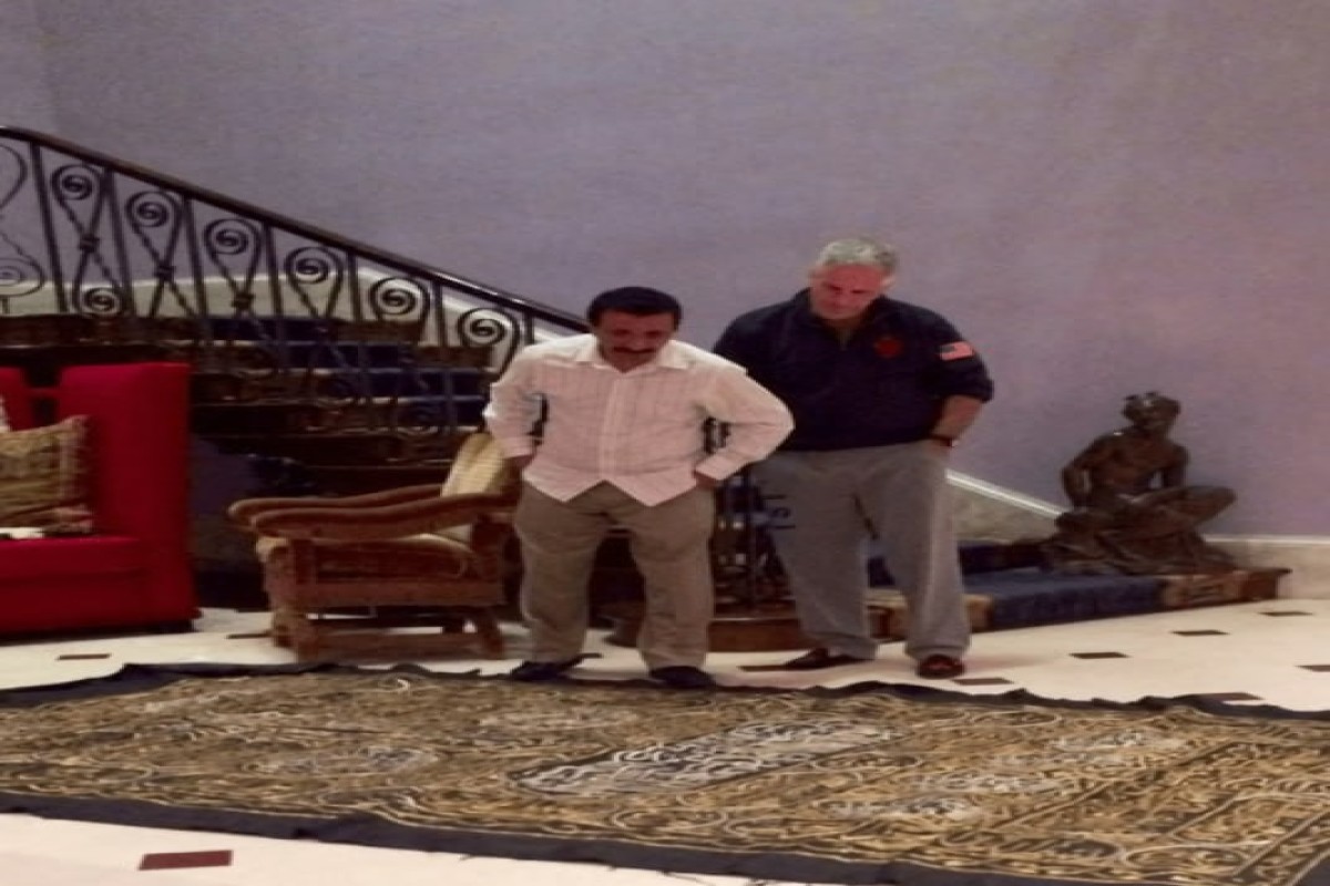 NYT: Эпштейн собирал исламские артефакты для своего острова
-ФОТО 