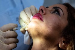 Эксперты предупредили об опасности инъекций красоты