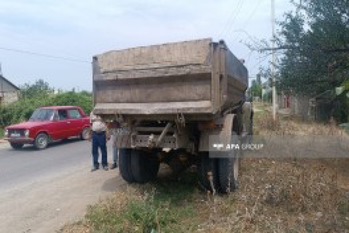В Товузском районе легковой автомобиль врезался в грузовик, пострадали водитель и ребёнок -ФОТО -ОБНОВЛЕНО 