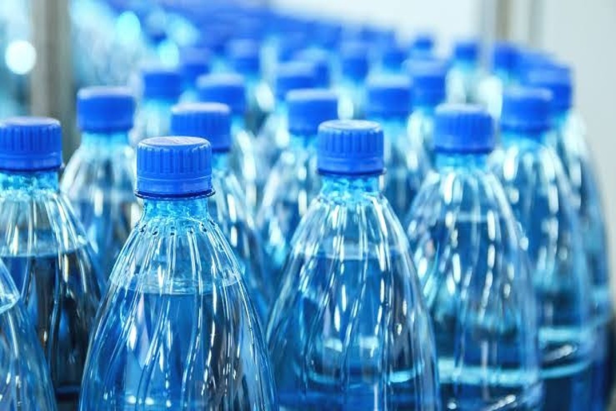 В России приостановили продажу более 70 тысяч бутылок армянской воды и напитков