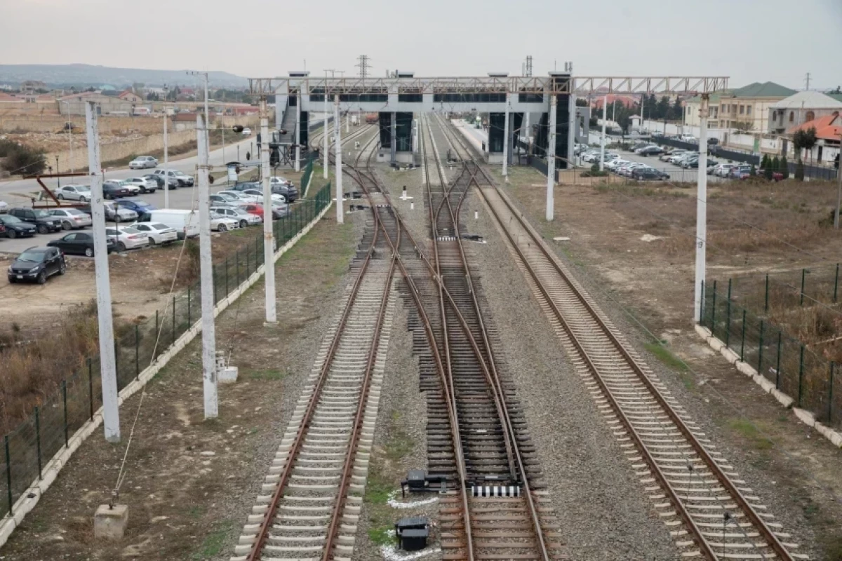 На железных дорогах Азербайджана вводятся новые зоны безопасности