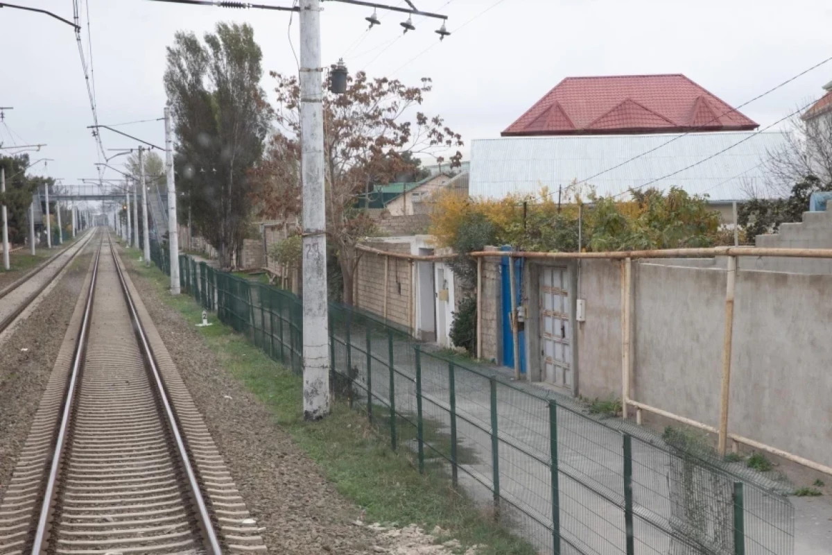 На железных дорогах Азербайджана вводятся новые зоны безопасности