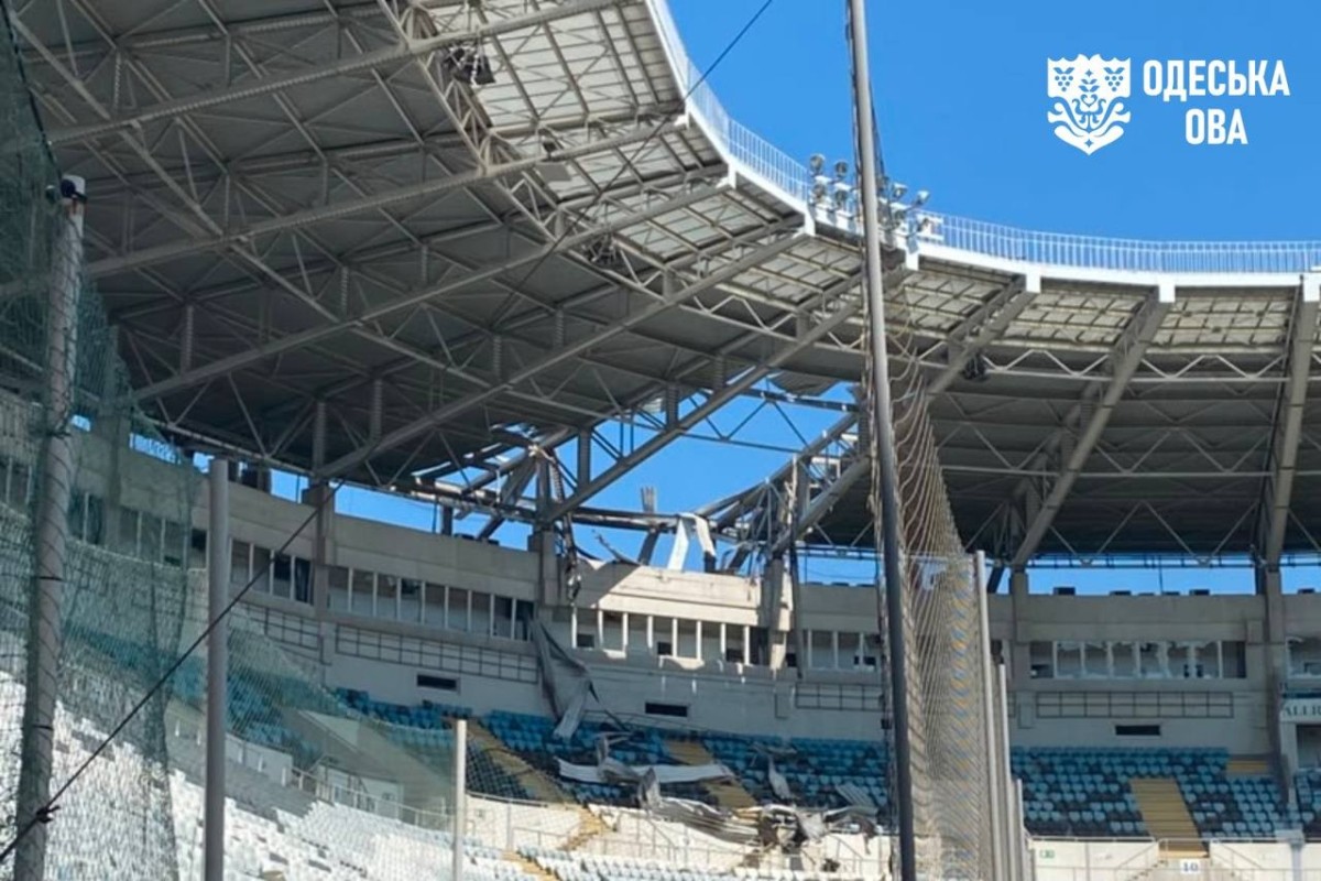 В Одессе после ракетного удара поврежден стадион «Черноморец», сообщается о погибшем-ВИДЕО 
