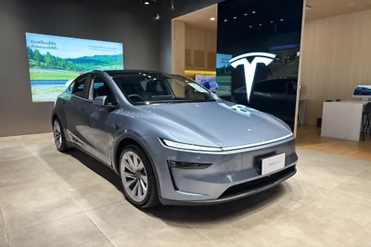 Tesla отзывает более 20 тысяч автомобилей из-за слишком ярких фар