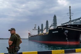 Крупные коммерческие суда три недели не заходят в порты Большой Одессы