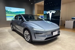 Tesla отзывает более 20 тысяч автомобилей из-за слишком ярких фар