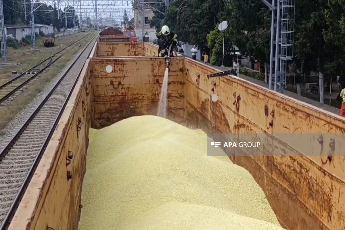 В Товузе загорелся грузовой поезд, следовавший в Грузию-ФОТО 