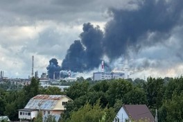 В Уфе после атаки БПЛА загорелся нефтеперерабатывающий завод