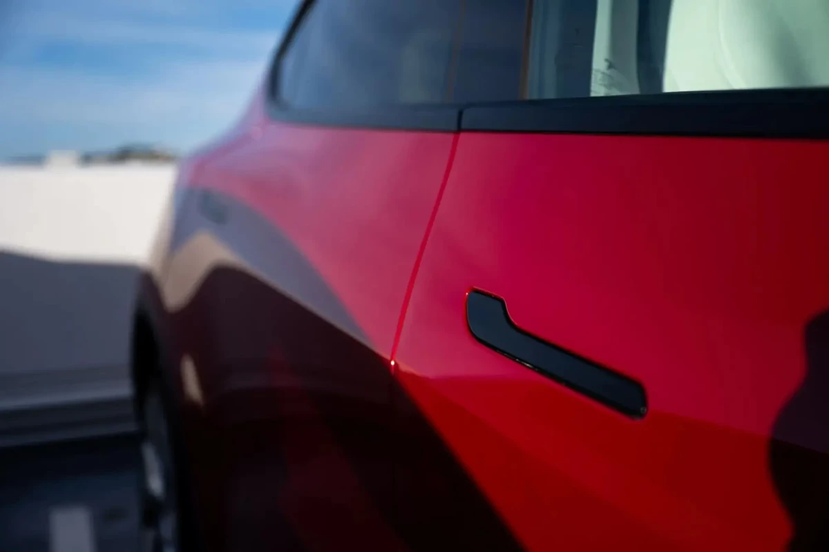 Tesla отзывает миллионы электромобилей в Китае из-за дверных ручек