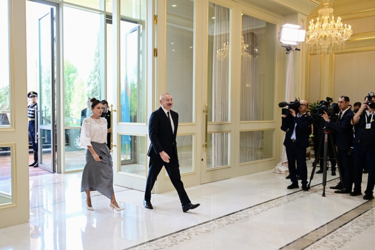 Президенты и первые леди Азербайджана и Узбекистана сделали совместное фото в Государственной резиденции «Куксарой»-ВИДЕО 
