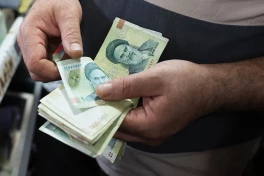 Bloomberg: иранский риал рухнул до исторического минимума перед новым ударом санкций США