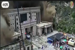 Разрушительное наводнение в Непале: 384 туристов пропали без вести -ВИДЕО 