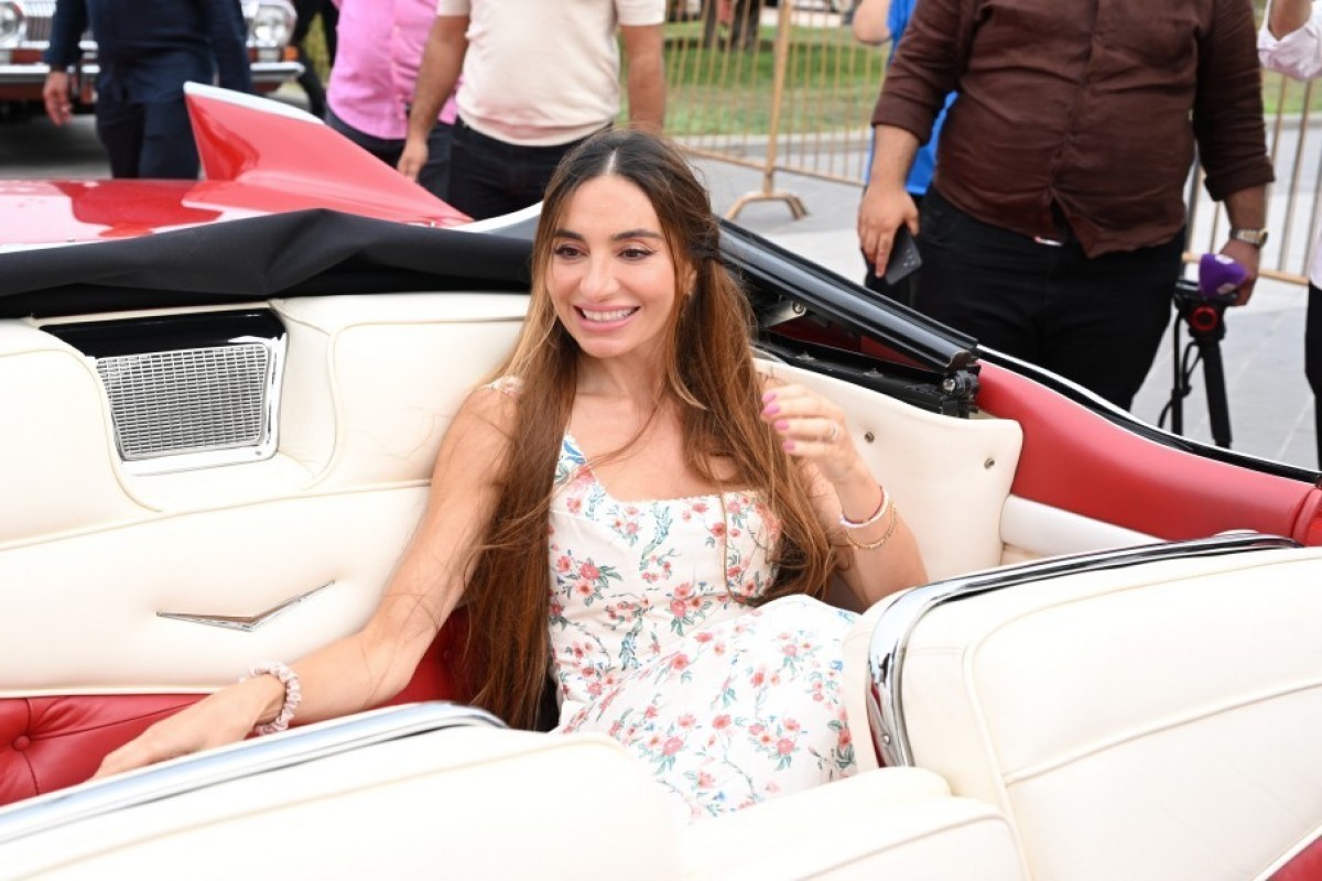 Лейла Алиева и Арзу Алиева посмотрели выставку и автопробег классических автомобилей-ФОТО 