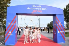Лейла Алиева и Арзу Алиева посмотрели выставку и автопробег классических автомобилей-ФОТО 