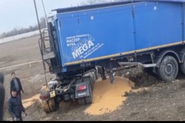 В Уджарском районе столкнулись грузовой и легковой автомобили, есть пострадавший-ФОТО 