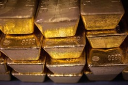 Стоимость золота опустилась ниже $4 700