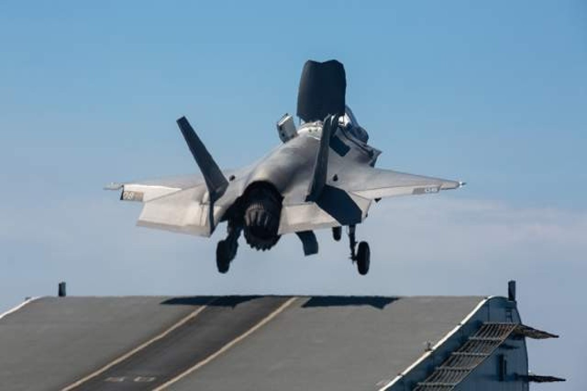 США сбили иранский беспилотник, летевший в направлении атомного авианосца