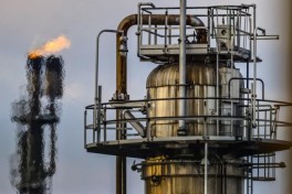 Moody's: Индия не сможет сразу перестать покупать российскую нефть и газ