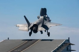 США сбили иранский беспилотник, летевший в направлении атомного авианосца