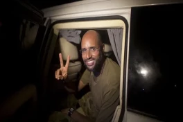 СМИ: Сын Каддафи убит при покушении во дворе своего дома