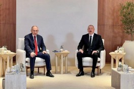 В Абу-Даби началась встреча Ильхама Алиева и Никола Пашиняна-ФОТО 