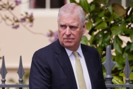 Персонал отказался обслуживать брата короля Великобритании Карла II