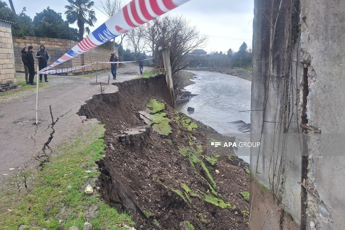 В Астаре оползень повредил береговую инфраструктуру