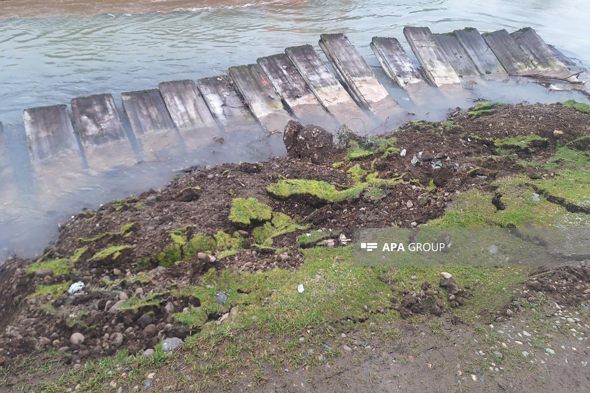 В Астаре оползень повредил береговую инфраструктуру