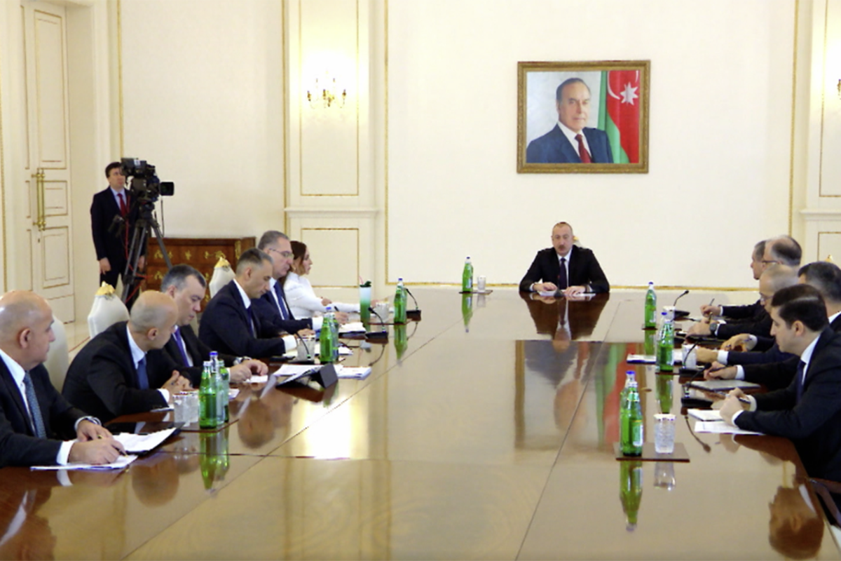 Алиев провел совещание по вопросам цифрового развития страны