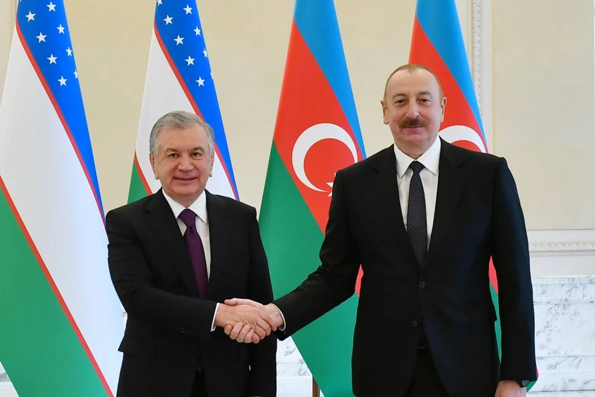 Шавкат Мирзиёев поздравил Ильхама Алиева с международной премией 