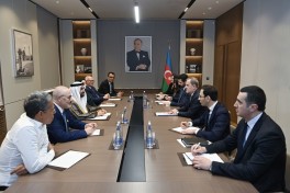 Джейхун Байрамов обсудил региональную безопасность с председателем Арабского парламента