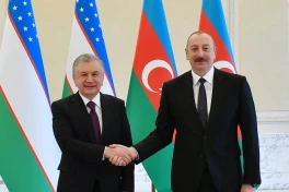 Шавкат Мирзиёев поздравил Ильхама Алиева с международной премией 