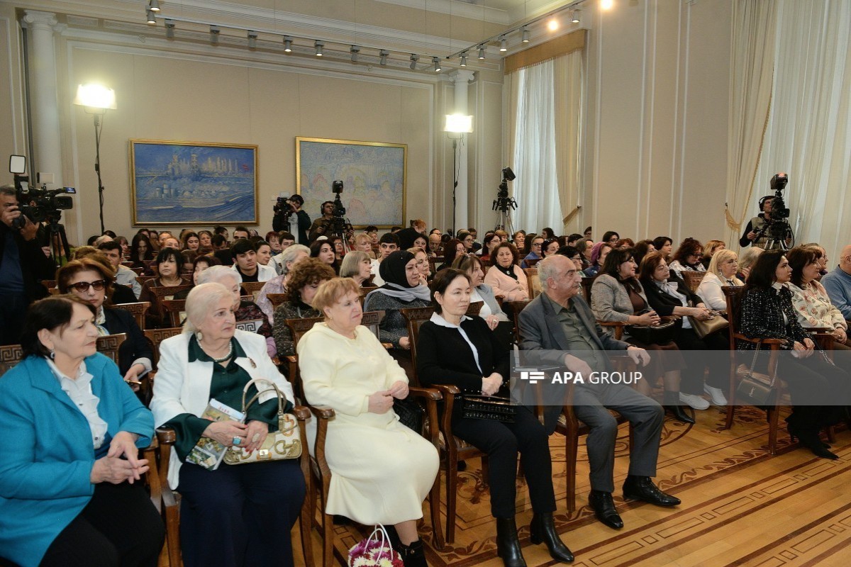 В Баку состоялся творческий вечер Эльмиры Ахундовой-ФОТО 