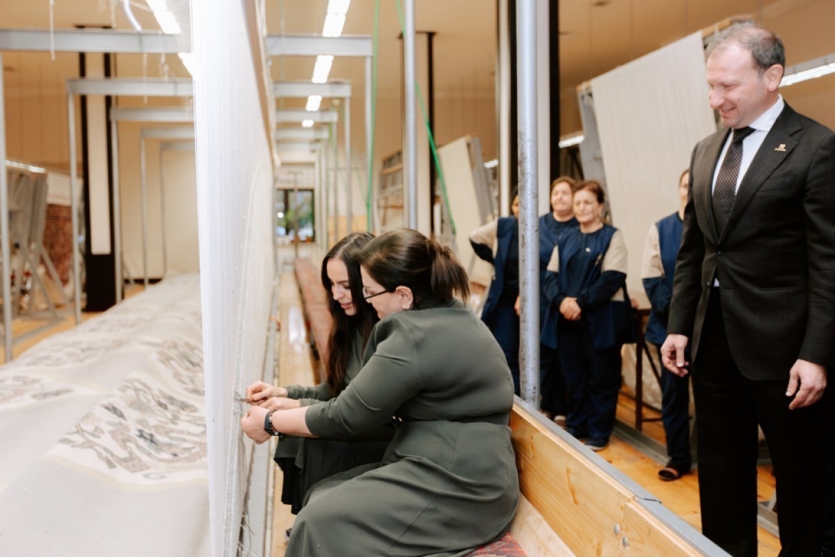 Лейла Алиева приняла участие в завершающем этапе создания редкого ковра-ФОТО 