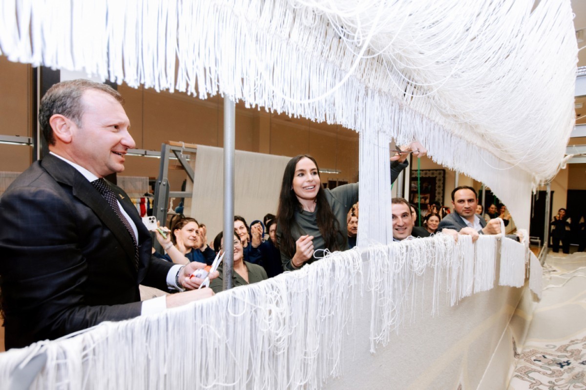 Лейла Алиева приняла участие в завершающем этапе создания редкого ковра-ФОТО 