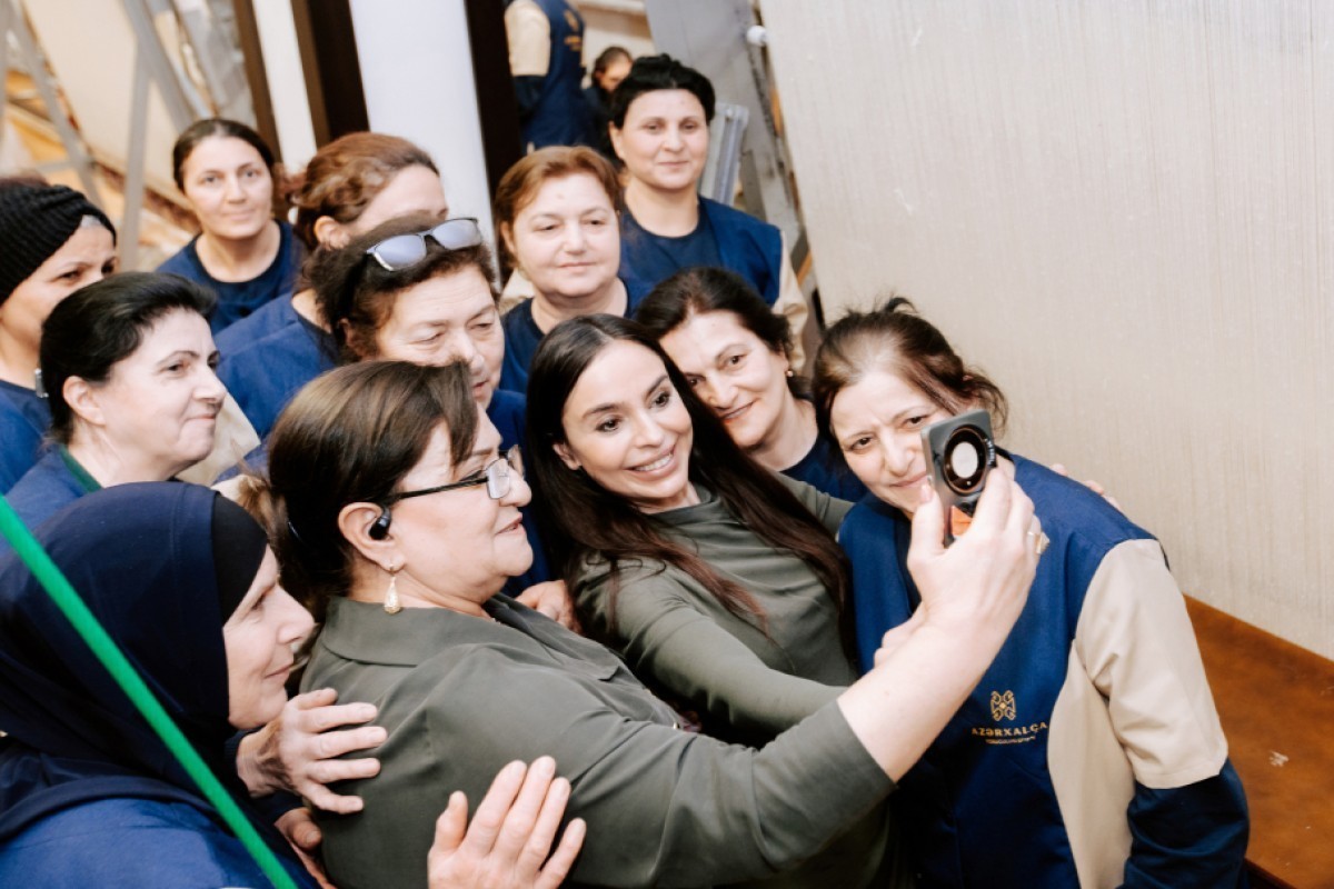 Лейла Алиева приняла участие в завершающем этапе создания редкого ковра-ФОТО 