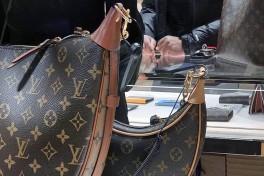 Louis Vuitton оштрафовали на €500 тыс. по делу об отмывании денег