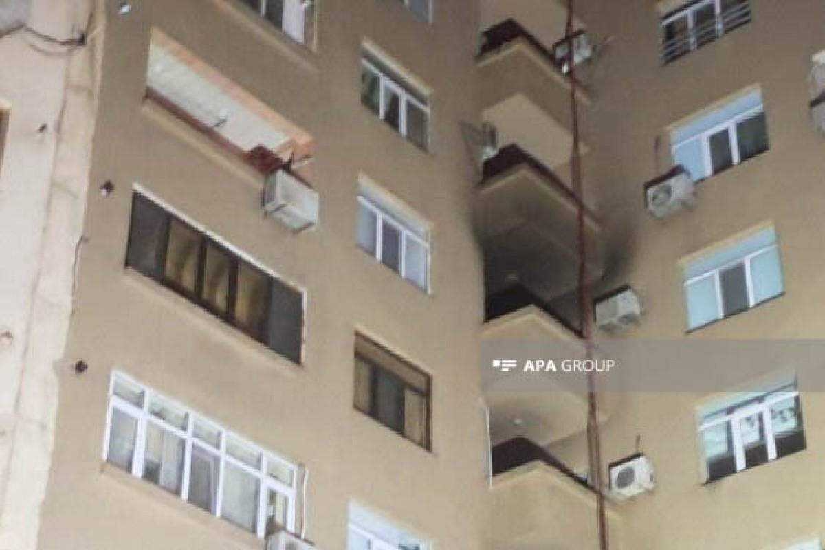 В Баку в многоэтажном жилом доме вспыхнул пожар-ВИДЕО 