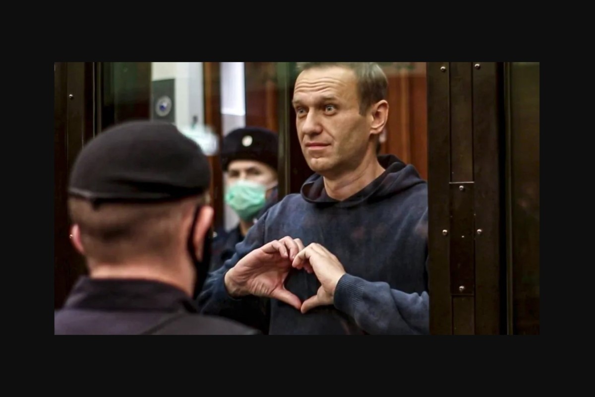 Галстук Навального ушел с молотка за 15 тыс. евро