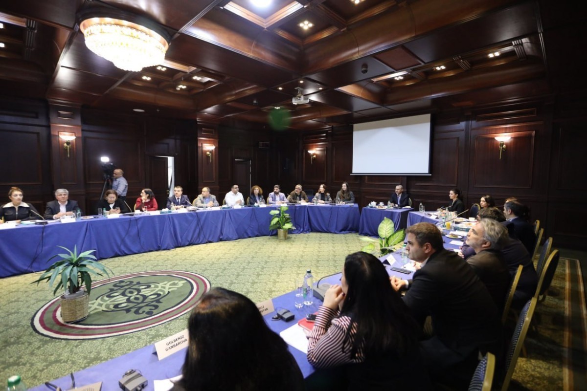 Армен Григорян встретился с представителями гражданского общества Азербайджана