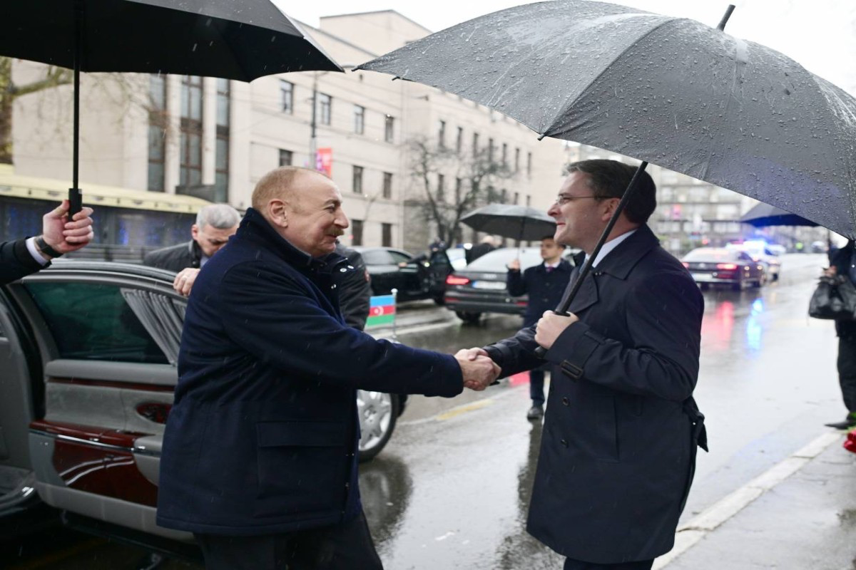 Президент Ильхам Алиев посетил в Белграде памятники Гейдару Алиеву и Милораду Павичу