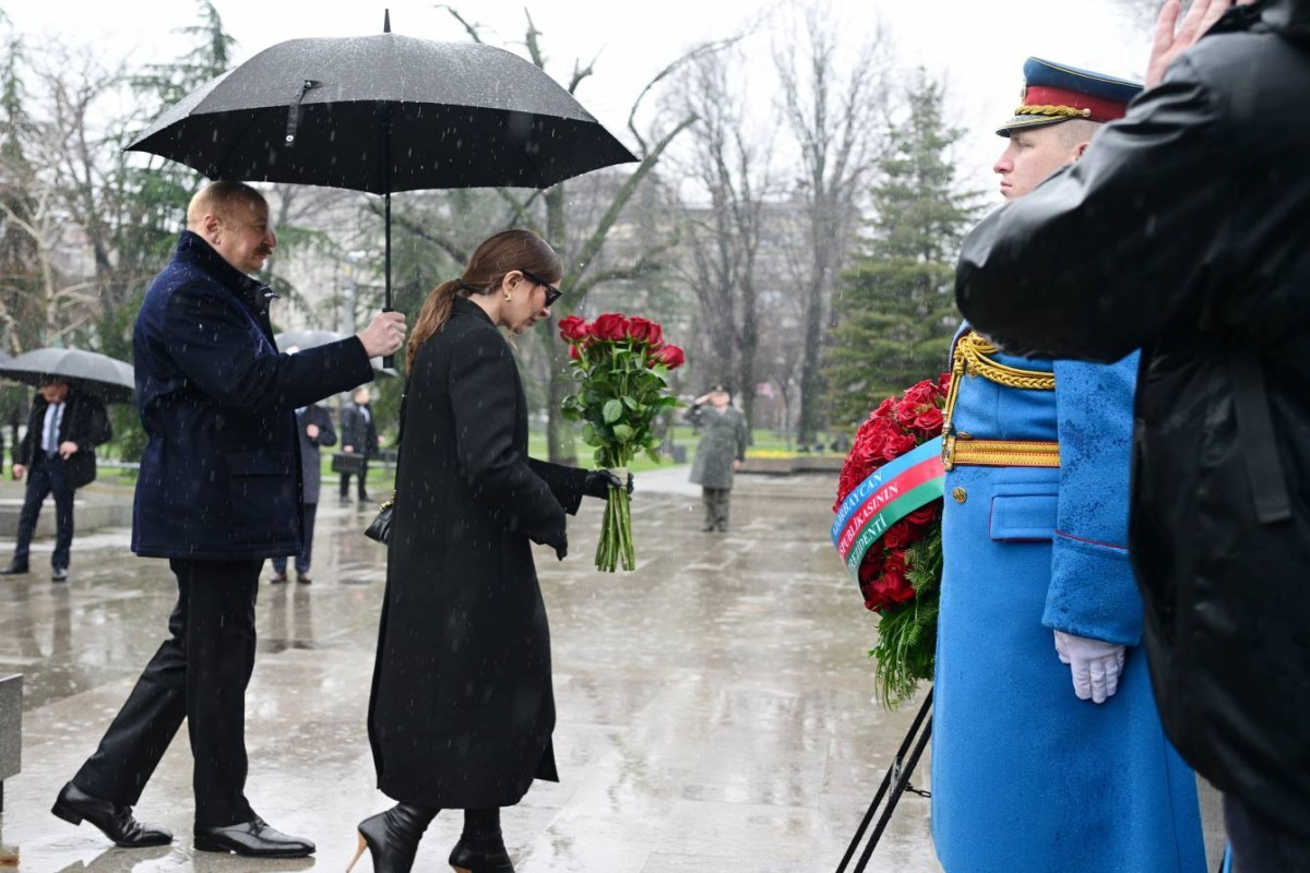 Президент Ильхам Алиев посетил в Белграде памятники Гейдару Алиеву и Милораду Павичу