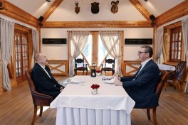 Алиев и Вучич на неформальном завтраке