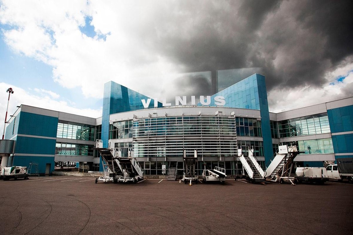 Аэропорт Вильнюса закрыли из-за неопознанных объектов в небе