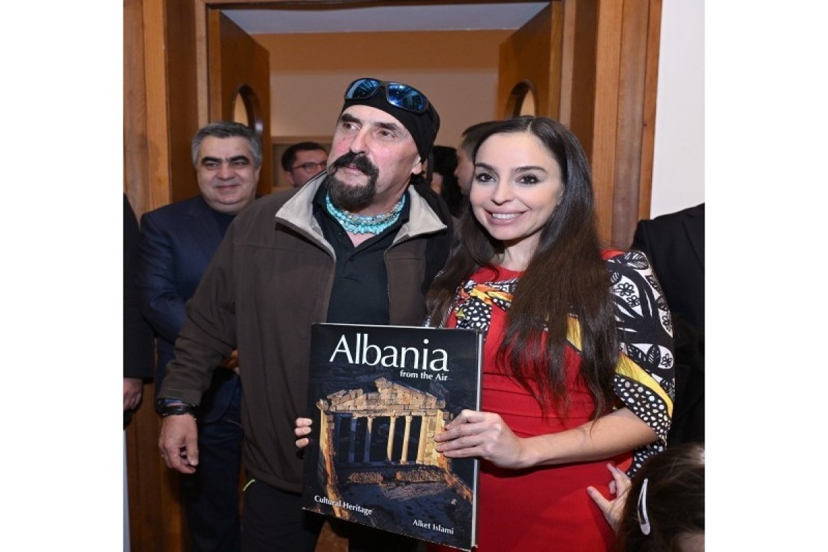 Лейла Алиева и Арзу Алиева на открытии международной художественной выставки в Тиране-ФОТО 